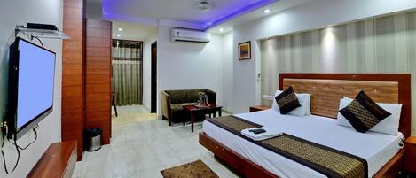 Classic Room, Non Smoking | Egyptian cotton sheets, premium bedding, minibar, in-room safe