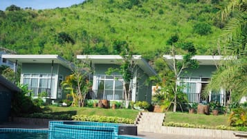 Outdoor pool, pool umbrellas, sun loungers