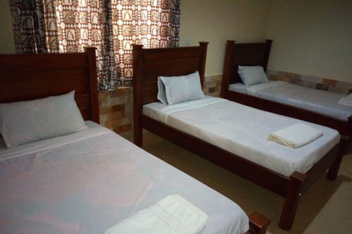 1 bedroom, bed sheets