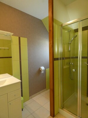 Shower, free toiletries, hair dryer, towels - Le Tertre (La Feuillie)