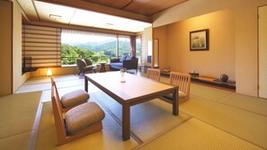 和室12.5畳 禁煙 | セーフティボックス (室内)、デスク、WiFi (無料)