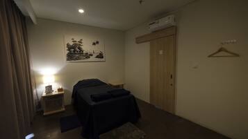 Couples treatment room(s), body treatments, aromatherapy, body scrubs