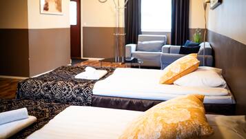 Sea Deluxe Twin Room | Työpöytä, kannettavalle tietokoneelle sopiva työtila, pimennysverhot