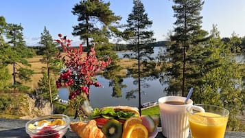 Päivittäinen buffetaamiainen (10 EUR per henkilö)