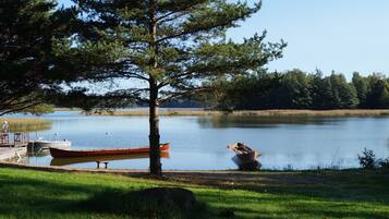 Rannalla, kajakkimelontamahdollisuus