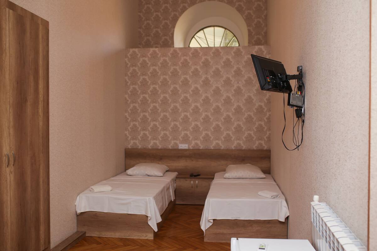 1 bedroom, premium bedding, iron/ironing board, free WiFi
