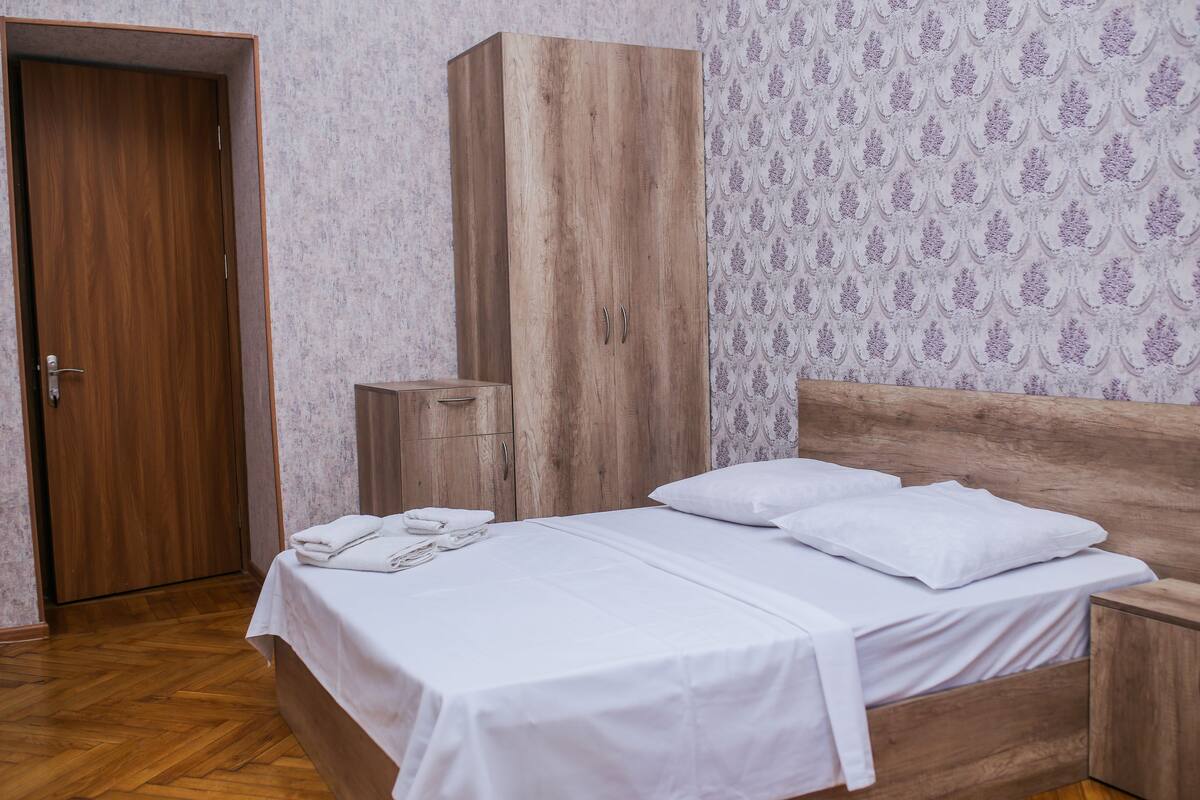 1 bedroom, premium bedding, iron/ironing board, free WiFi