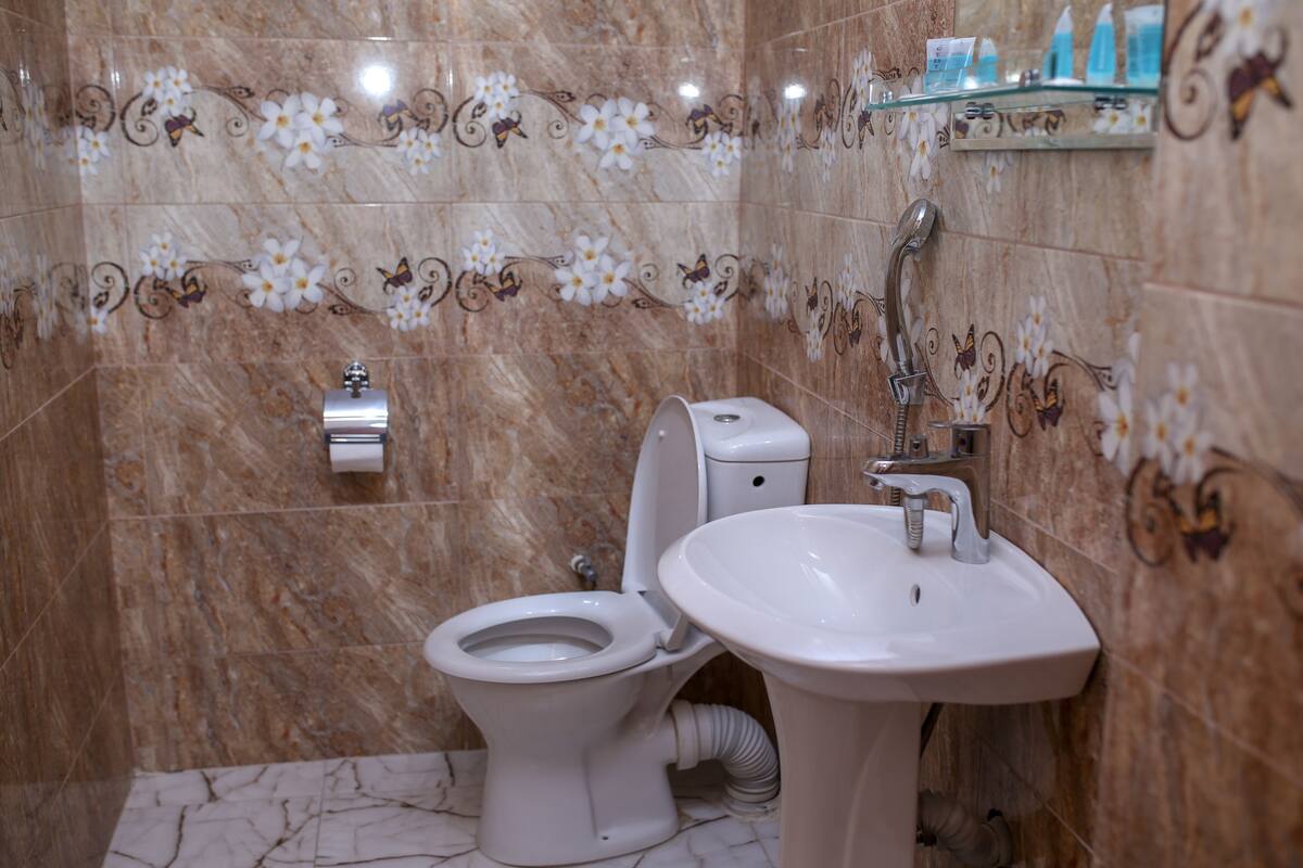 1 bedroom, premium bedding, iron/ironing board, free WiFi