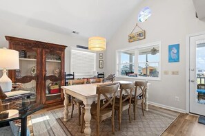 House, 3 Bedrooms | Dining