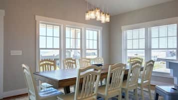 House, 4 Bedrooms | Dining