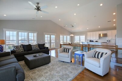 Absolute Paradise 5 Bedroom Home by RedAwning