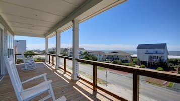 House, 4 Bedrooms | Property grounds