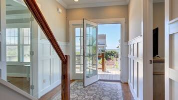 House, 5 Bedrooms | Interior