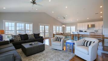 House, 5 Bedrooms | Living area