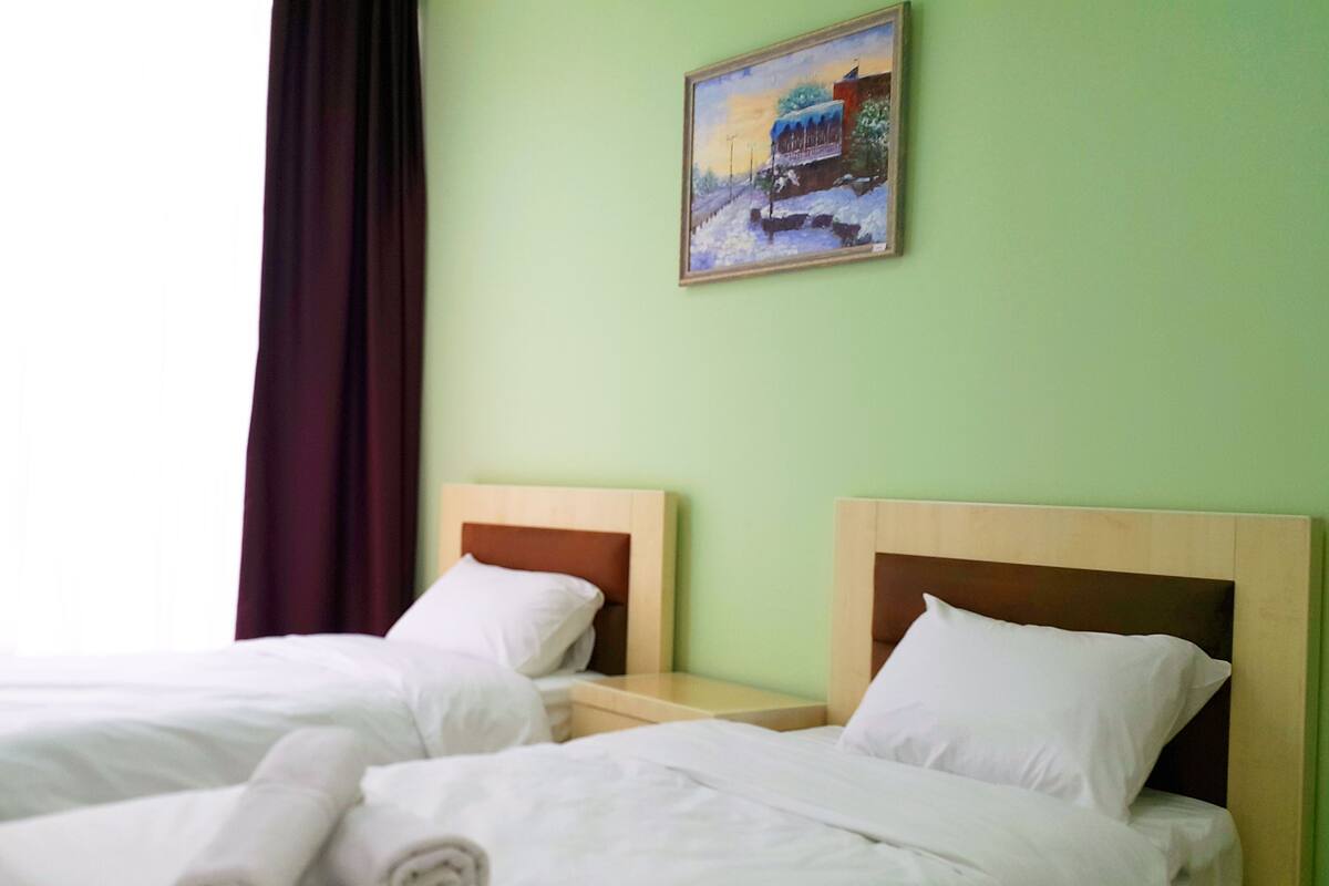 1 habitación, caja de seguridad en la habitación y escritorio