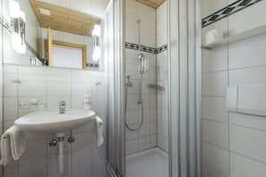 Triple Room | Bathroom