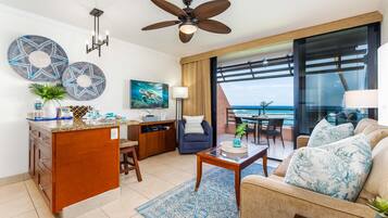 Condo, 1 Bedroom | Living area