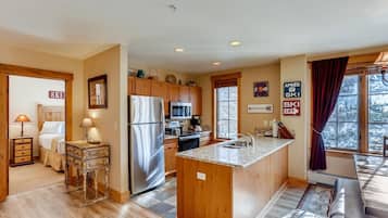 콘도, 침실 2개 | 전용 주방 | 대용량 냉장고, 전자레인지, 오븐, 쿡탑