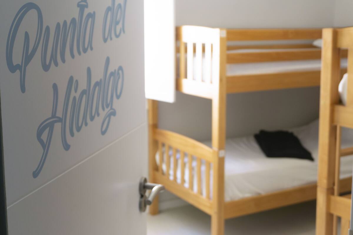 Verduisterende gordijnen, gratis wifi, beddengoed