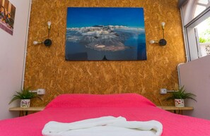 Blackout curtains, free WiFi, bed sheets - Tenerife Experience Hostel (Santa Cruz de Tenerife)