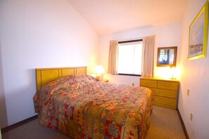 Condo, 3 Bedrooms | 3 bedrooms, iron/ironing board, free WiFi - Crab Cove On The Bay 406 (Ocean City)