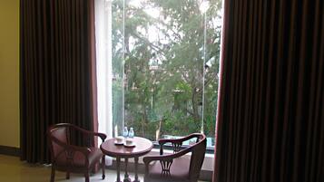 Family Room, Mountain View | Room amenity