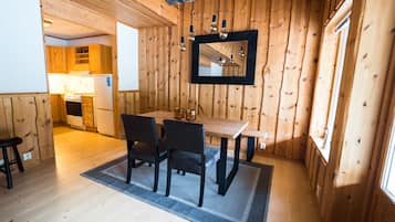 基本公寓, 2 間臥室, 山景 | 2 間睡房、遮光窗簾/窗簾、熨斗/熨衫板、免費 Wi-Fi