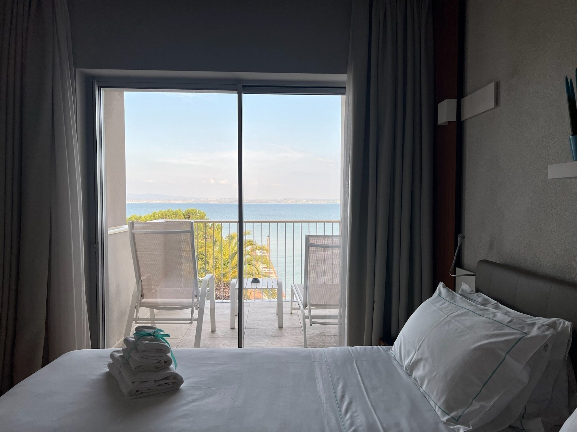 Peralatan tempat tidur premium, tilam berlapik, bar mini 