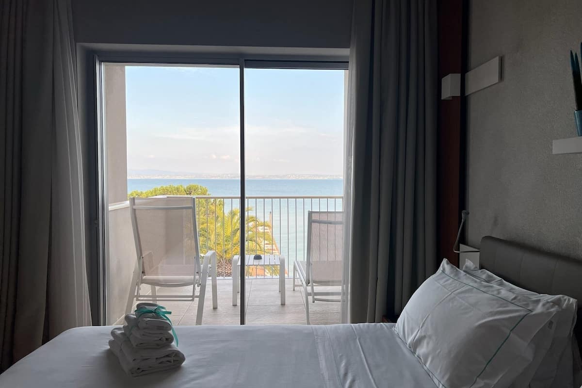 Peralatan tempat tidur premium, tilam berlapik, bar mini