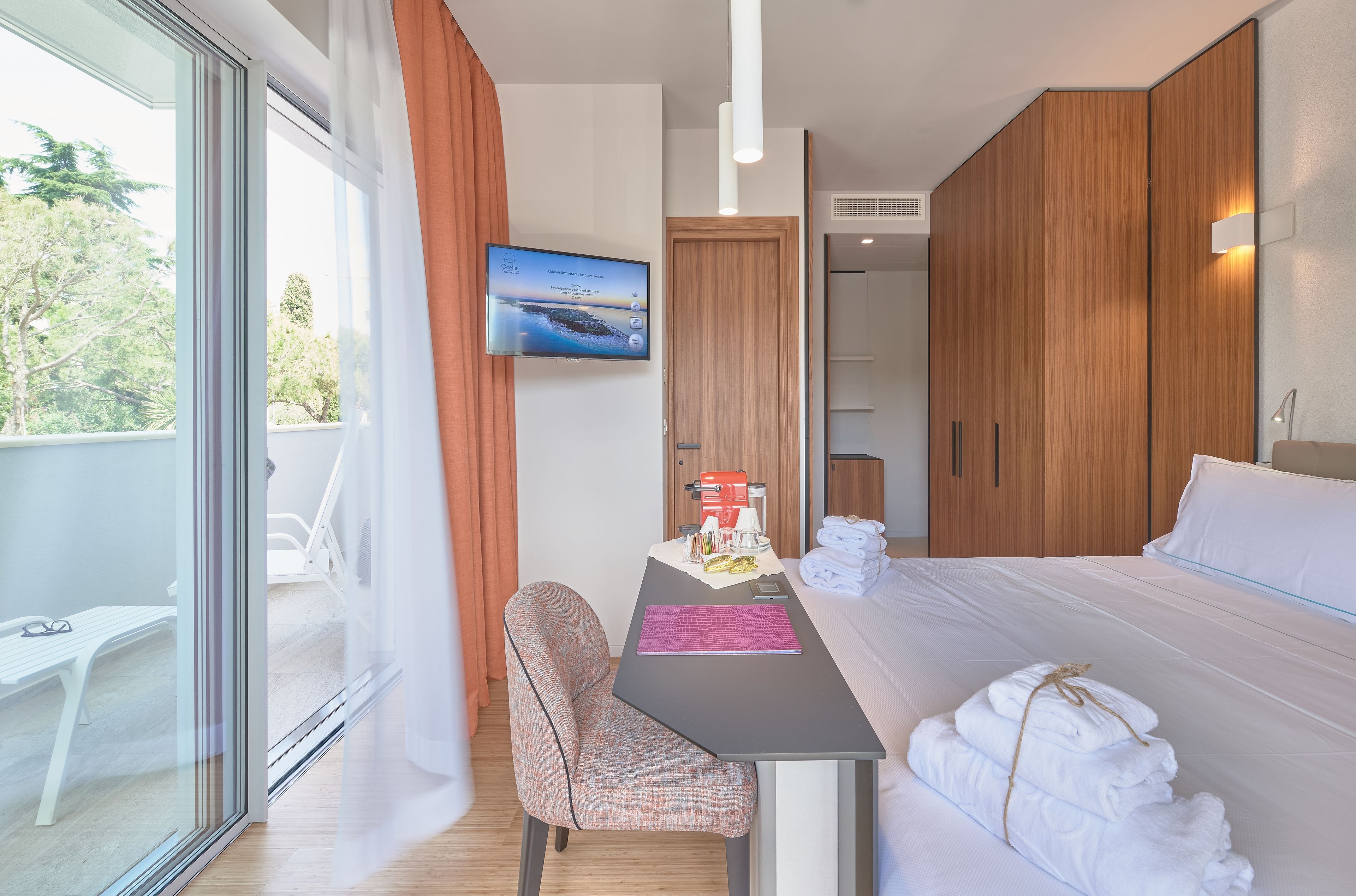 Classic Double Room (free access SPA) | Peralatan tempat tidur premium, tilam berlapik, bar mini 