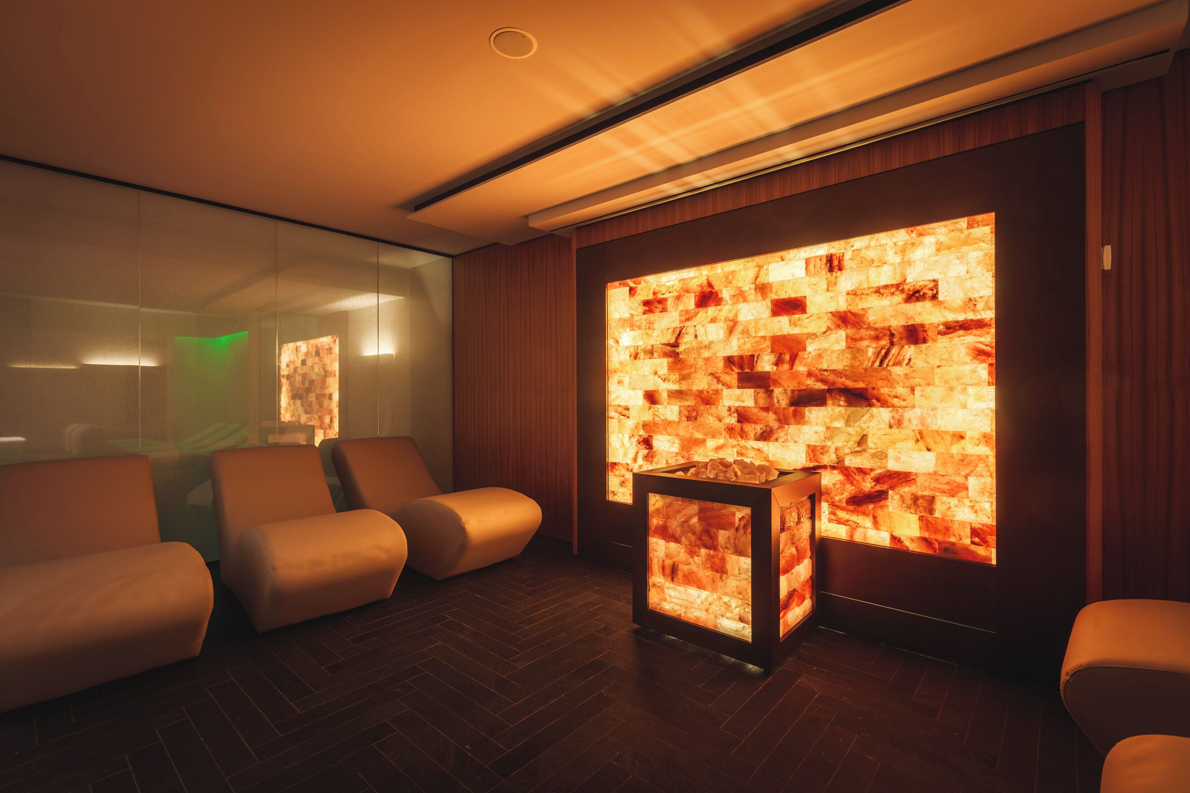 桑拿、热水浴缸、湿蒸房、温泉/矿泉、按摩服务