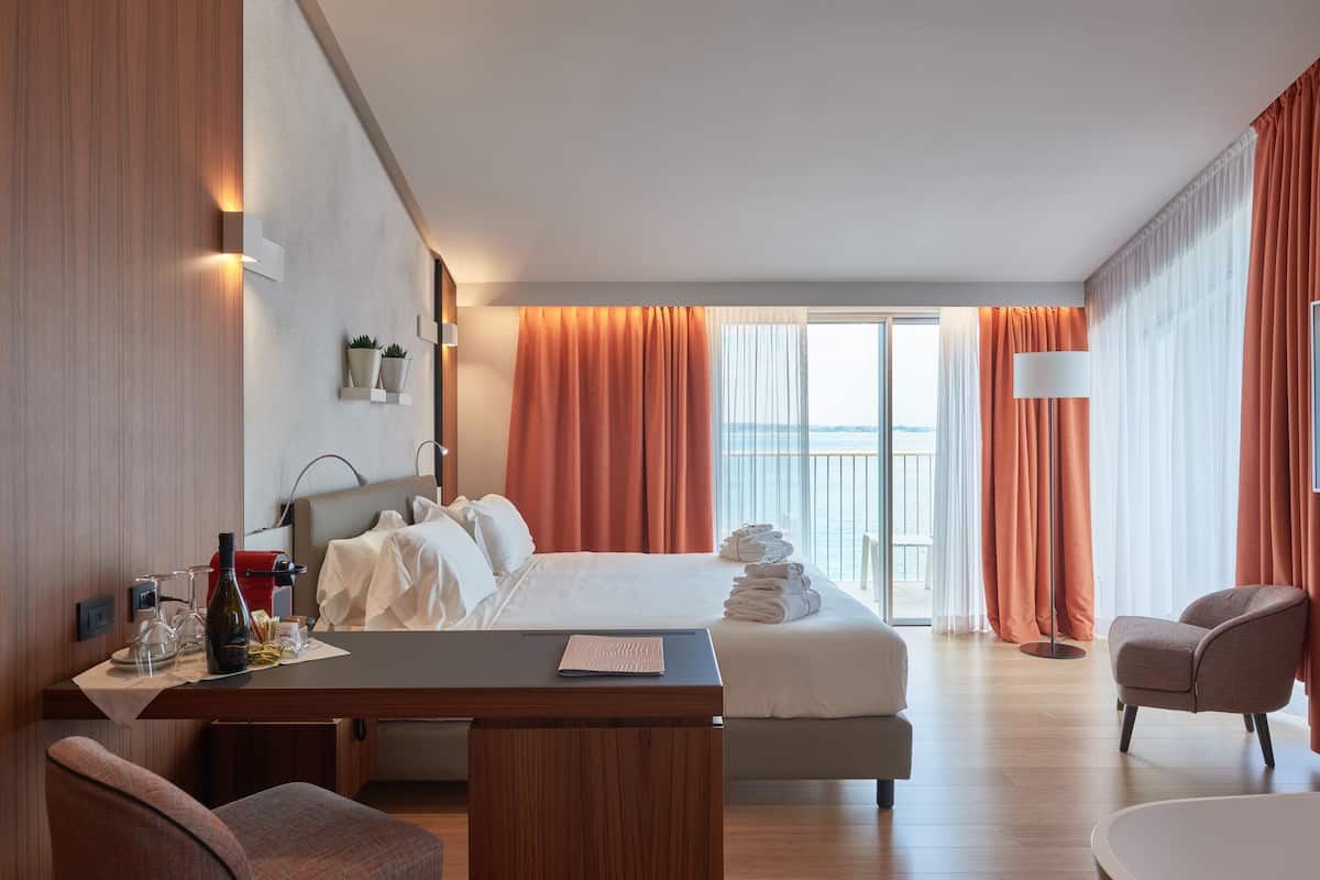 1 bedroom, premium bedding, pillow-top beds, minibar