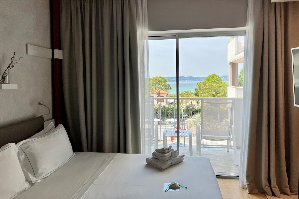 Prestige Double Room, partial lake view (free access SPA) | 1 bedroom, premium bedding, pillow-top beds, minibar