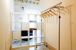 Premium bedding, in-room safe, soundproofing, cots/infant beds