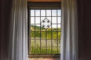 Suite | Premium bedding, down comforters, in-room safe, soundproofing