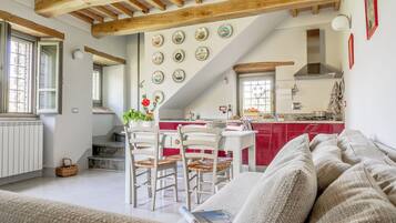 Apartment, 1 Bedroom | Private kitchen | Fridge, stovetop, cookware/dishes/utensils