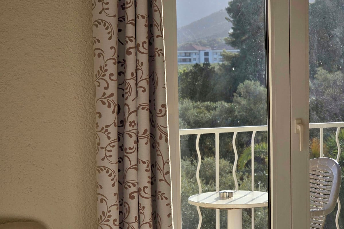 Twin Room | In-room safe, individually decorated, individually furnished, desk