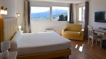 Triple Room | In-room safe, individually decorated, individually furnished, desk