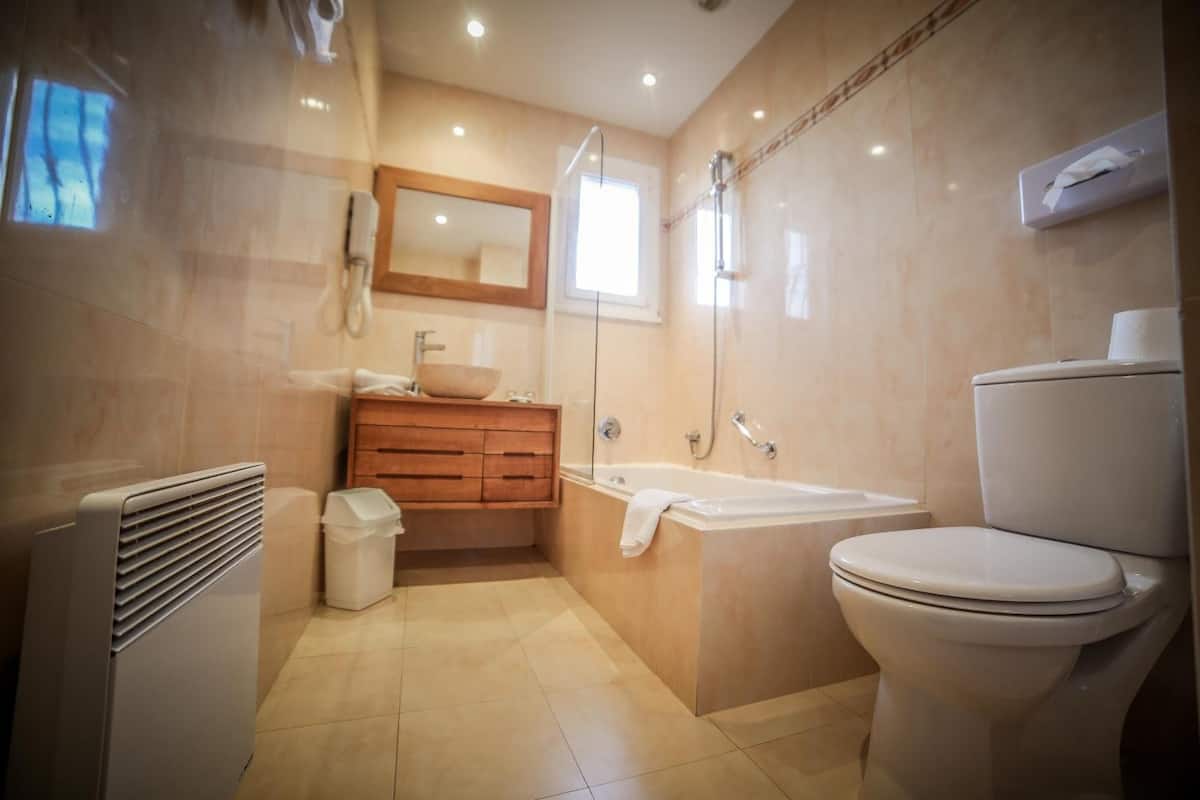 deep-soaking bathtub, free toiletries, hair dryer, towels