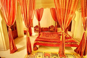 Suite Royal, 1 letto matrimoniale | Biancheria da letto di alta qualità, minibar, una cassaforte in camera
