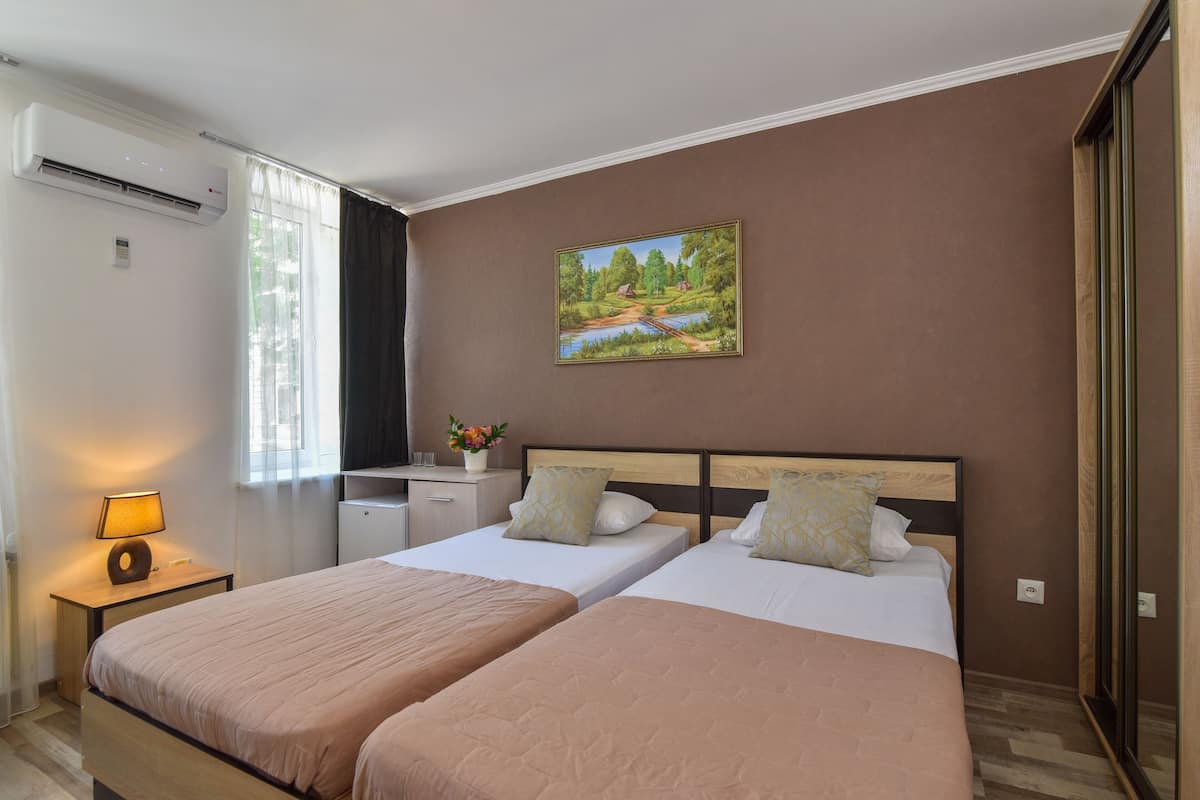Superior Double or Twin Room | Premium bedding, in-room safe, desk, iron/ironing board