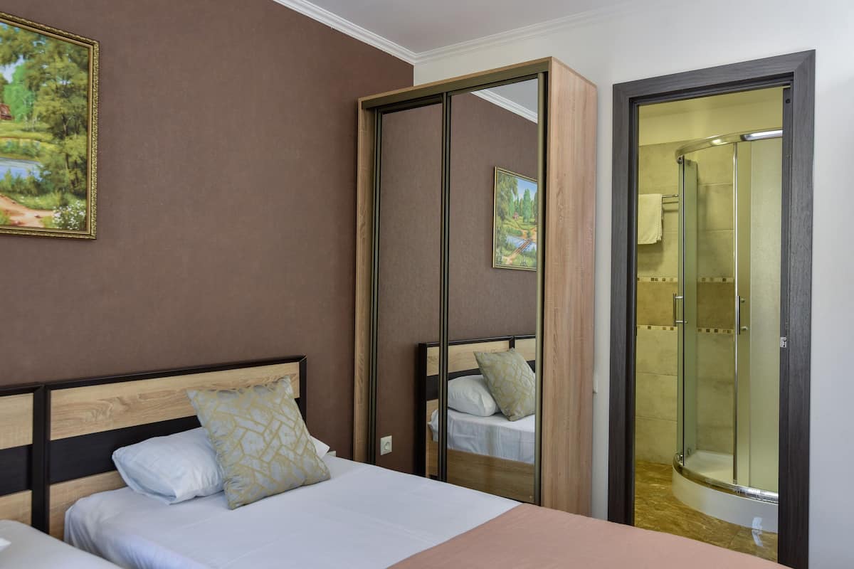 Standard Twin Room | Premium bedding, in-room safe, desk, iron/ironing board