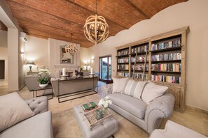 Lobby sitting area - Borgo Argiano (Castelnuovo Berardenga)