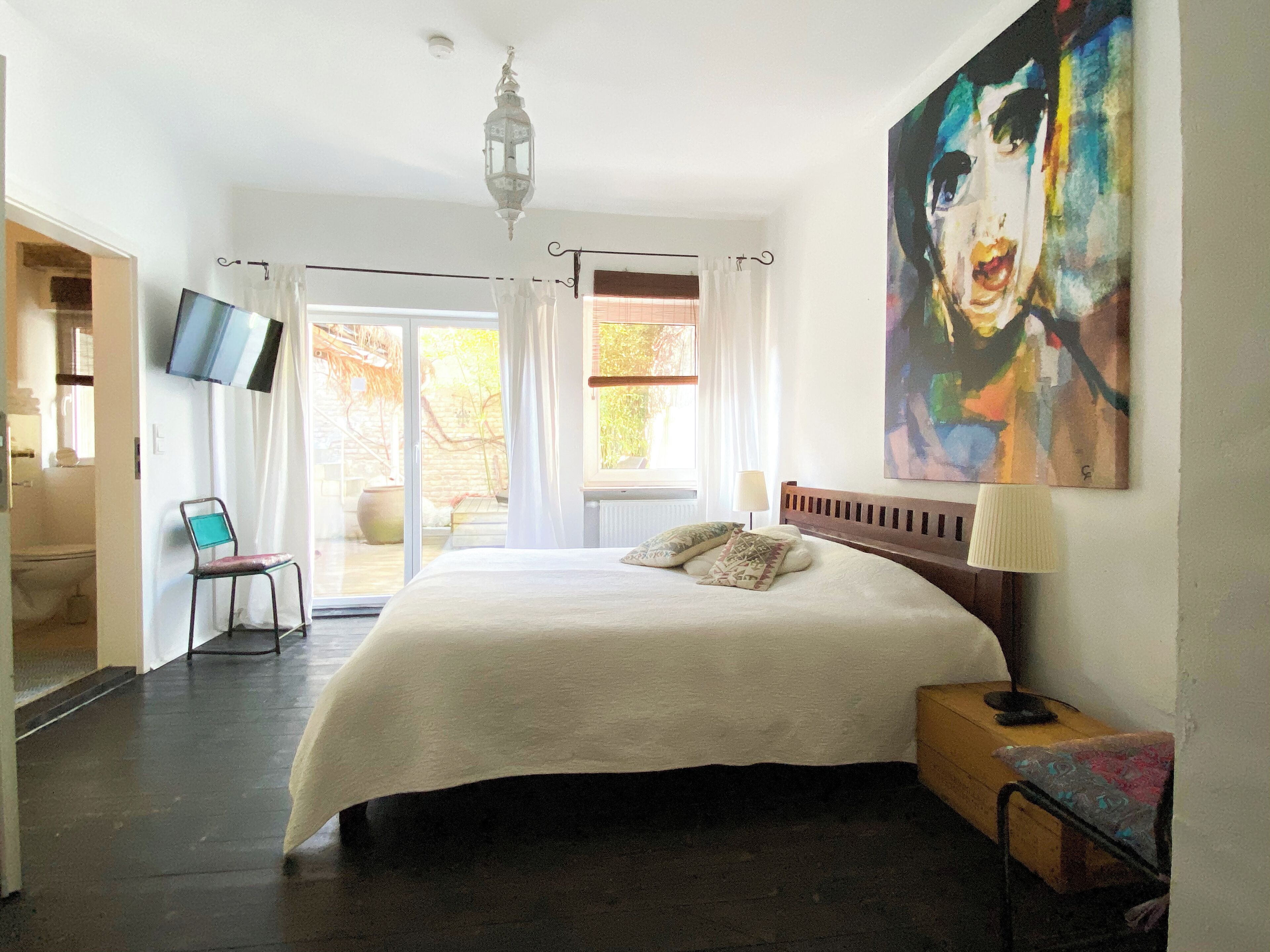 スタンダード アパートメント テラス 1 階 | デスク、遮光カーテン、WiFi (無料)、ベッドシーツ