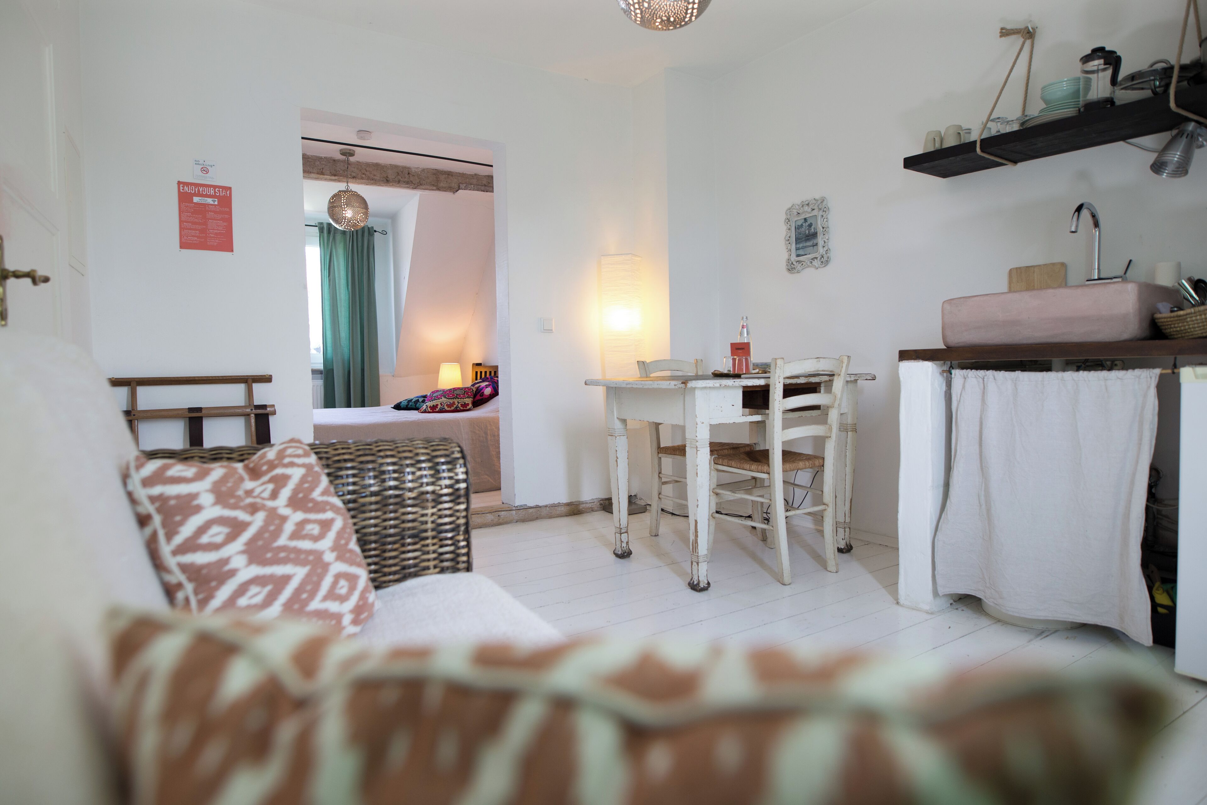 ジュニア アパートメント | デスク、遮光カーテン、WiFi (無料)、ベッドシーツ