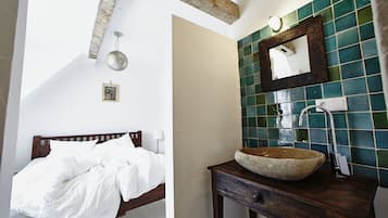 Junior-Apartment | Schreibtisch, Verdunkelungsvorhänge, kostenloses WLAN, Bettwäsche