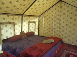 Deluxe Duplex, 1 Double Bed, Smoking | Rollaway beds, bed sheets - The Norling Camp (Leh)
