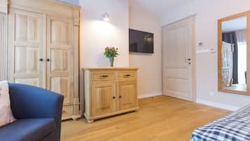 Apartment (Apartment 5) | Hypo-allergenic bedding, individually decorated, individually furnished