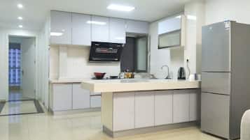 家庭套房 | 私人简易厨房 | 冰箱、电热水壶、厨具/餐具