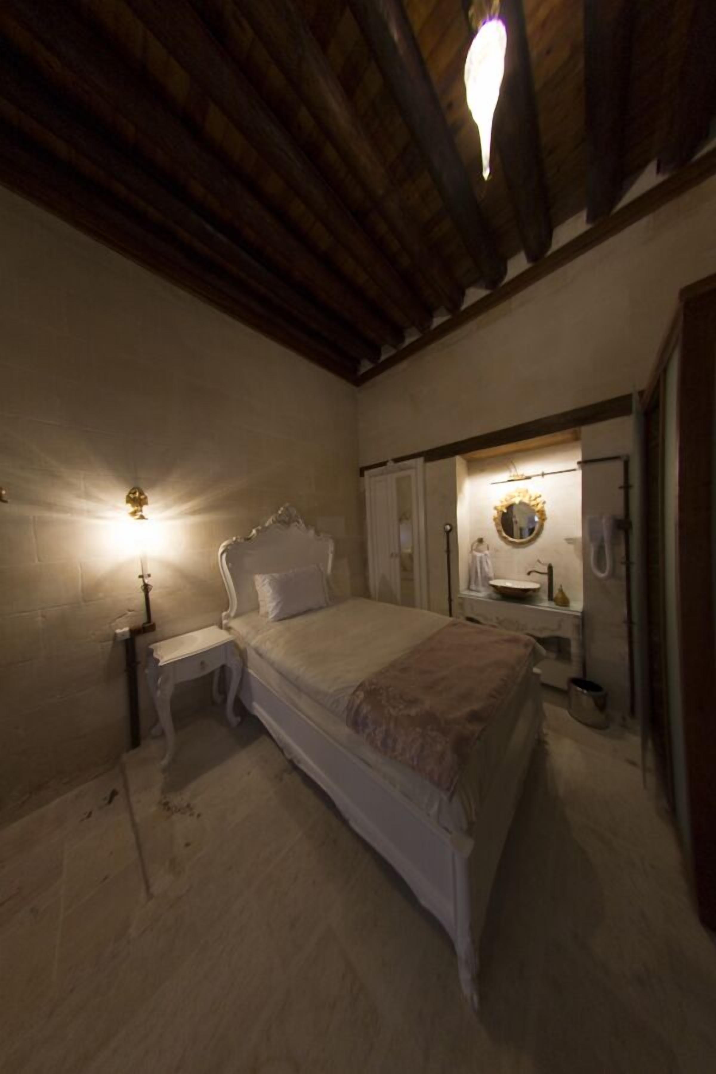 Kahden hengen grand-huone (Halfeti) | Minibaari, tallelokero huoneessa, työpöytä, äänieristys